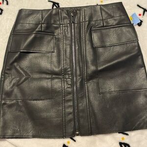 Black Shinestar leather skirt double pockets front zip mini